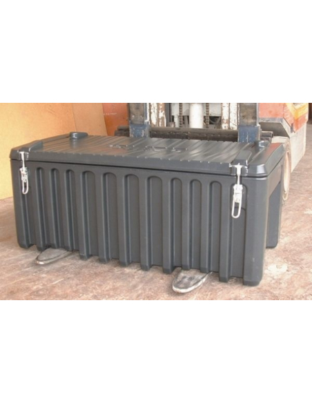 Coffre noir en polyéthulène