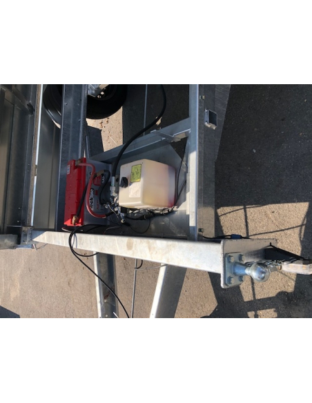 Remorque tri-benne 2 essieux roues dessous