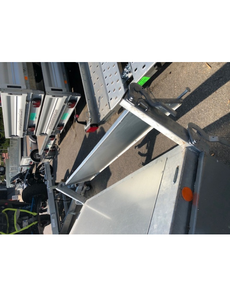 Remorque tri-benne 2 essieux roues dessous